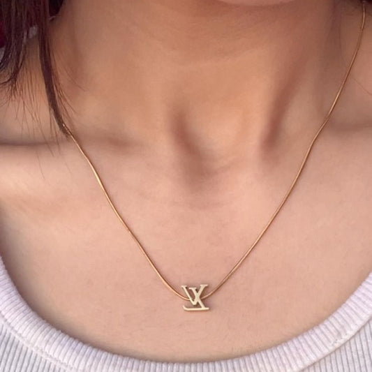 Elegant Initial LV Pendant Necklace Gold Tone