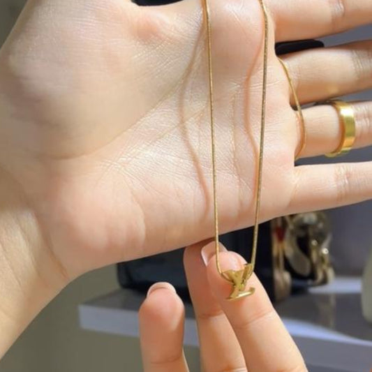 Elegant Initial LV Pendant Necklace Gold Tone